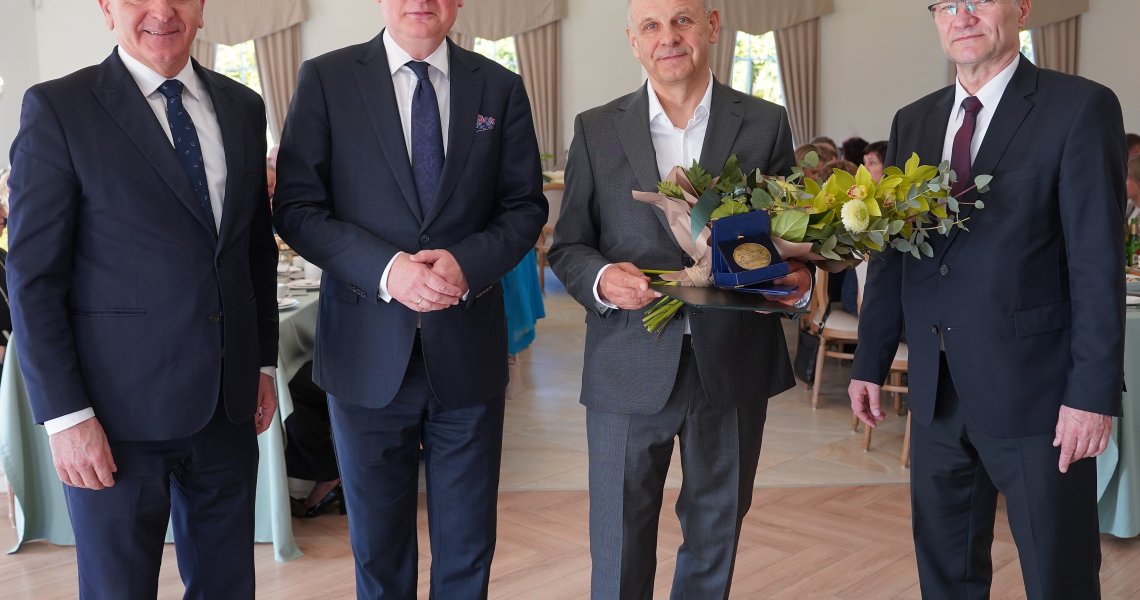 Mariusz Kaliszewski wyróżniony medalem