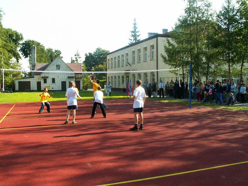 Promocja zdrowia, opieki i wychowania poprzez rozbudowę infrastruktury sportowo - rekreacyjnej szkó