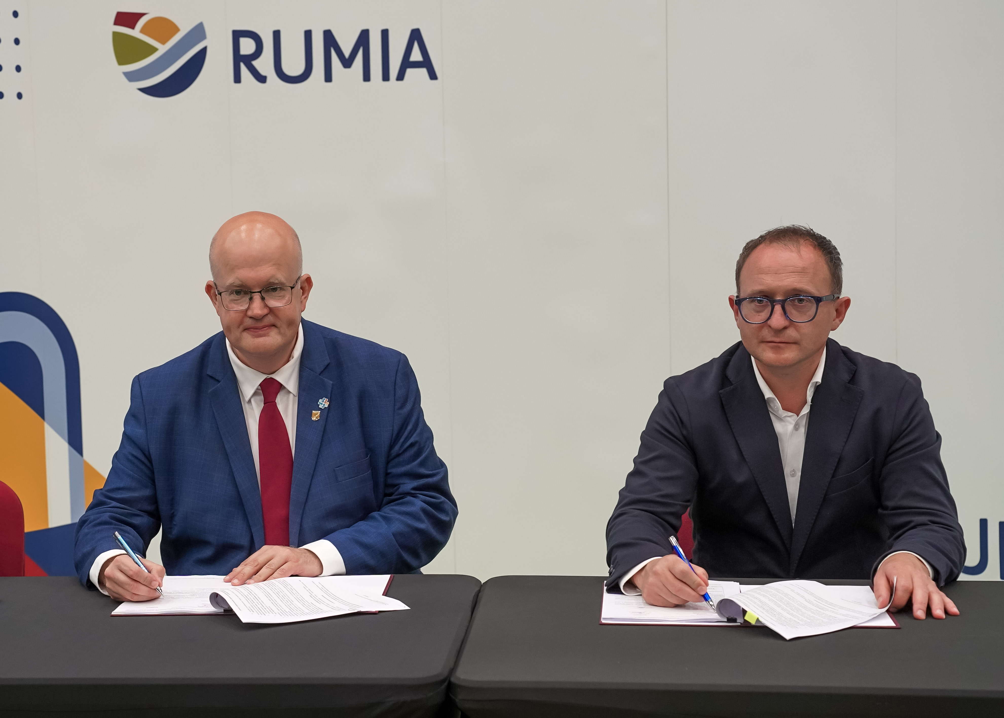 Podpisanie umowy na poprawę efektywności energetycznej budynków